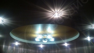 двухуровневый потолок со сложной схемой освещения