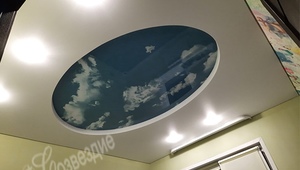 двухуровневый натяжной потолок с фотопечатью
