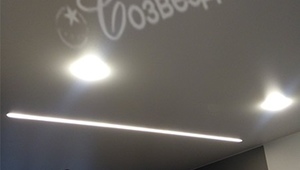 монтаж натяжного потолка: встроенное освещение, световые линии