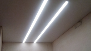 световые линии - интересное освещение в коридоре